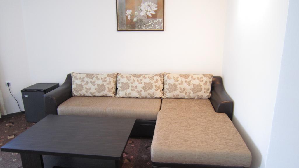Alpina Hotel Lozenets Ruang foto