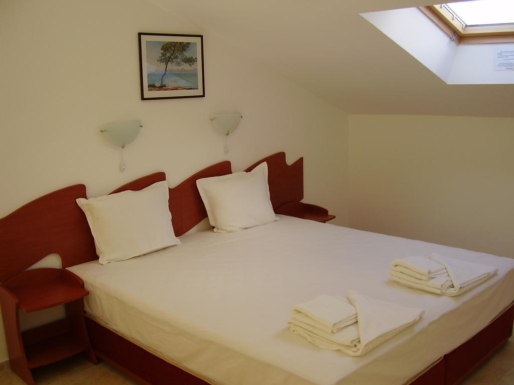 Alpina Hotel Lozenets Ruang foto